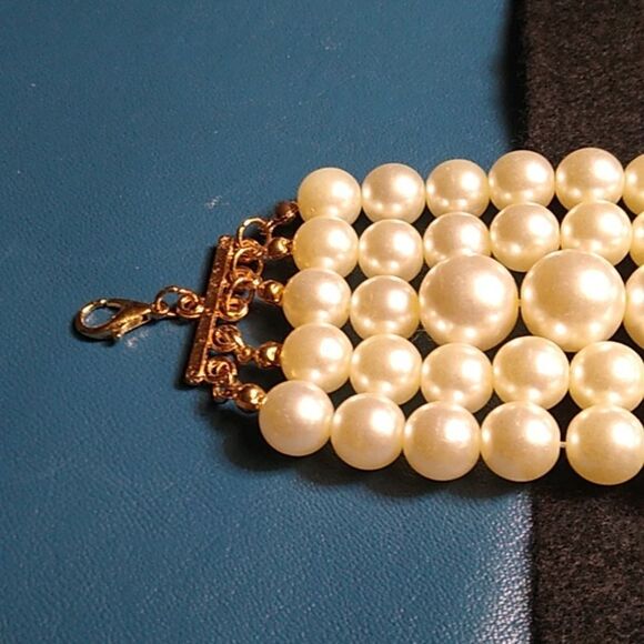 Five Strand Faux Pearl Beads Choker Necklace & Pierced Dangling Earrings - Picture 9 of 11